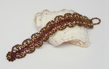Albion stitch with half tila beads